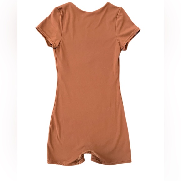 Women's Square Neck Short Sleeve Romper - Picture 3 of 8